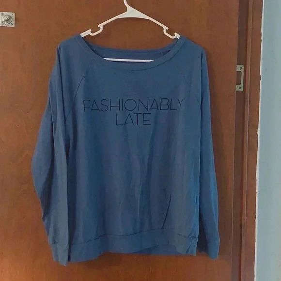 "Fashionably Late" blue lonsleeve top - Picture 1 of 3